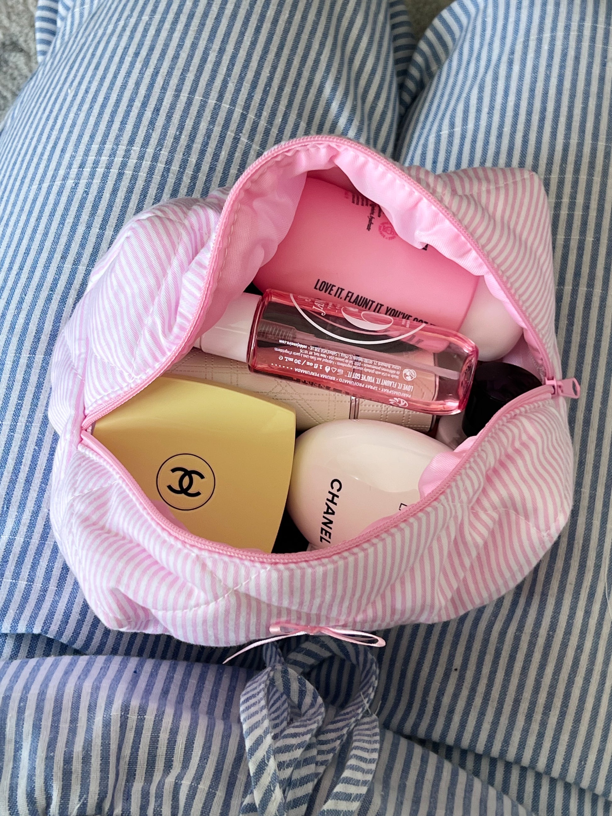pink beauty pouch with bow. Aesthetic makeup bag.