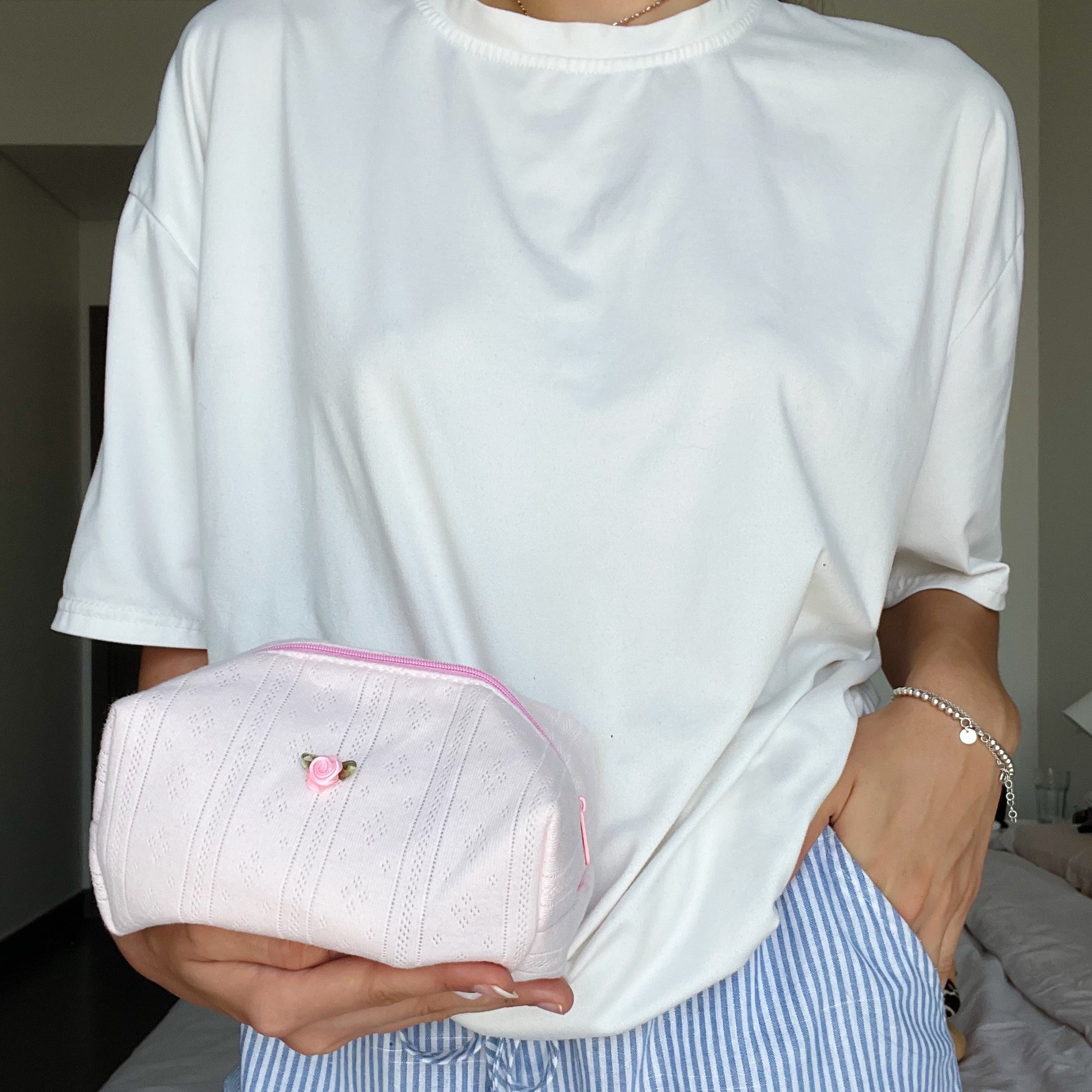 pink cute make up bag, good for travel. Beauty pouch with a rose. Full angle